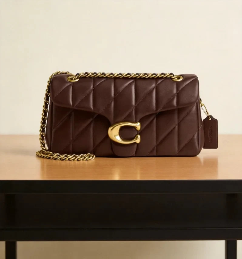 Diamond Patterned Chain Crossbody Bag