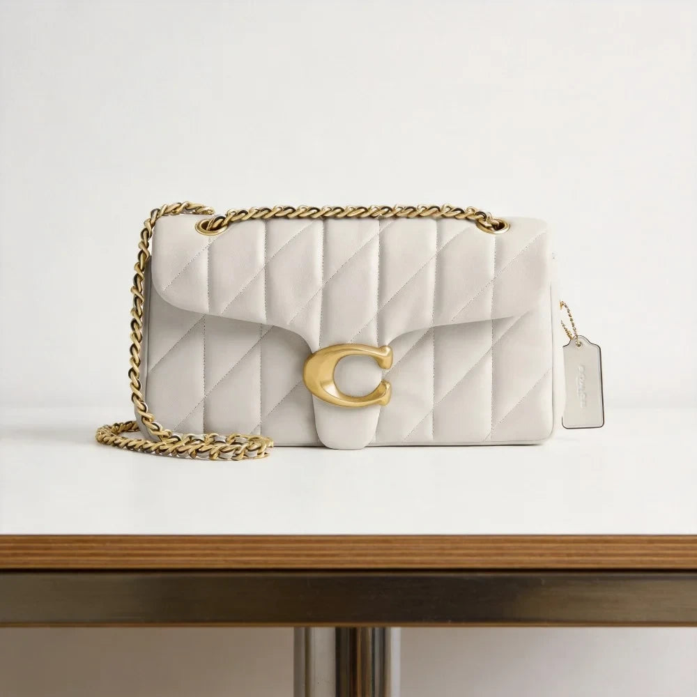 Diamond Patterned Chain Crossbody Bag