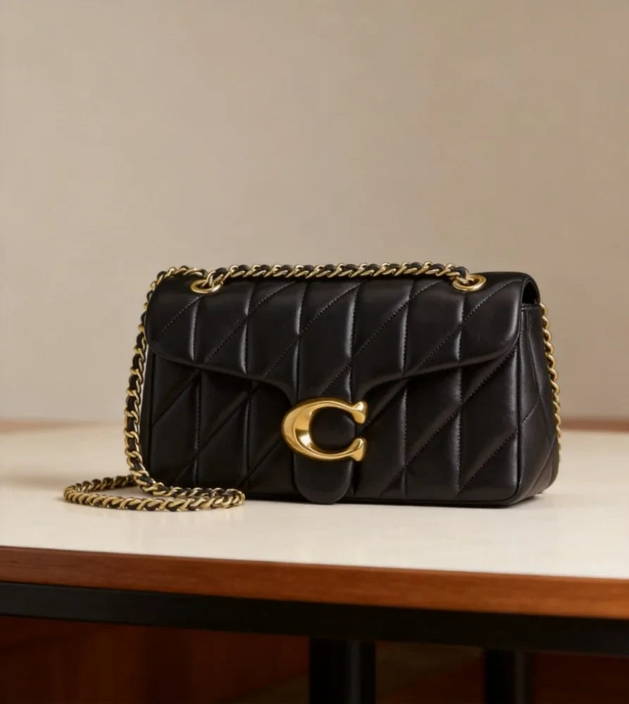 Diamond Patterned Chain Crossbody Bag