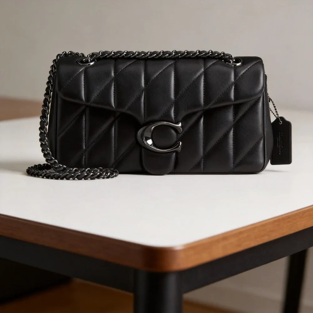 Diamond Patterned Chain Crossbody Bag