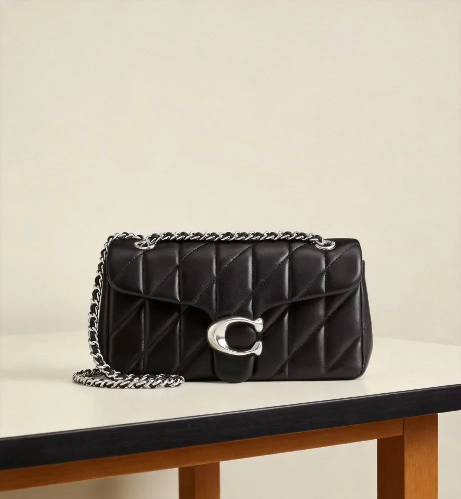 Diamond Patterned Chain Crossbody Bag